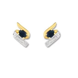 Boucles d'oreilles avec un saphir au centre et des diamants, en or 9 carats bicolore jaune et blanc.